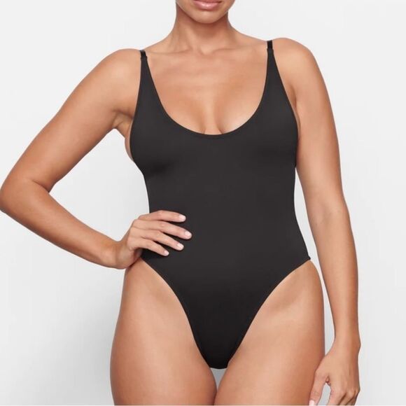 Skims recycled swim scoop neck one piece swimsuit in onyx size large